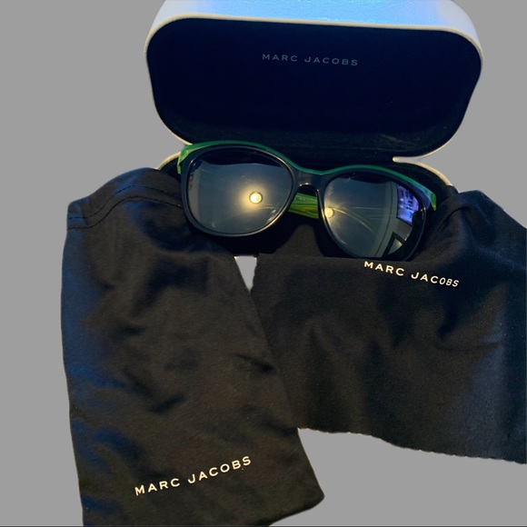 MARC JACOBS Neon Green Black Sunglasses with case - Picture 5 of 9
